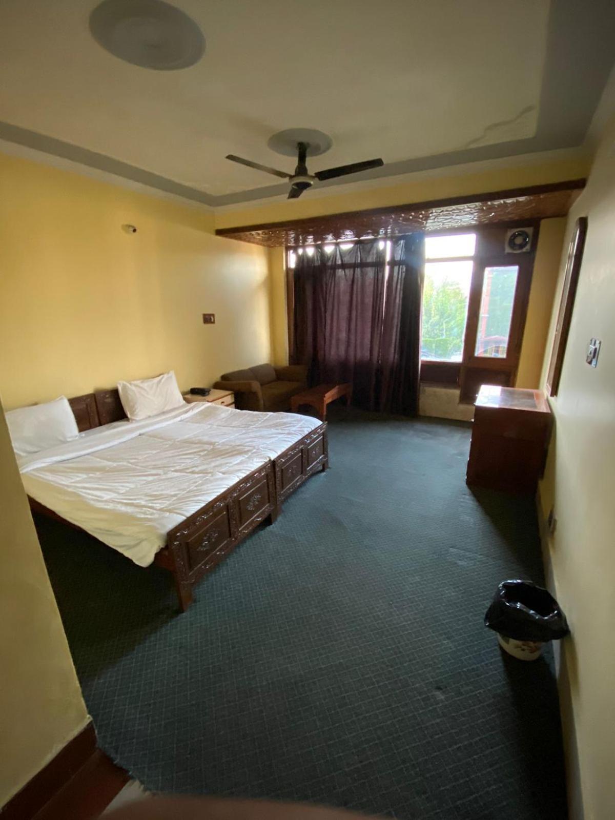 Hotel Kashmir Hill Town Srīnagar Exterior foto